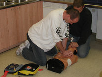 AED beim Reanimationstraining