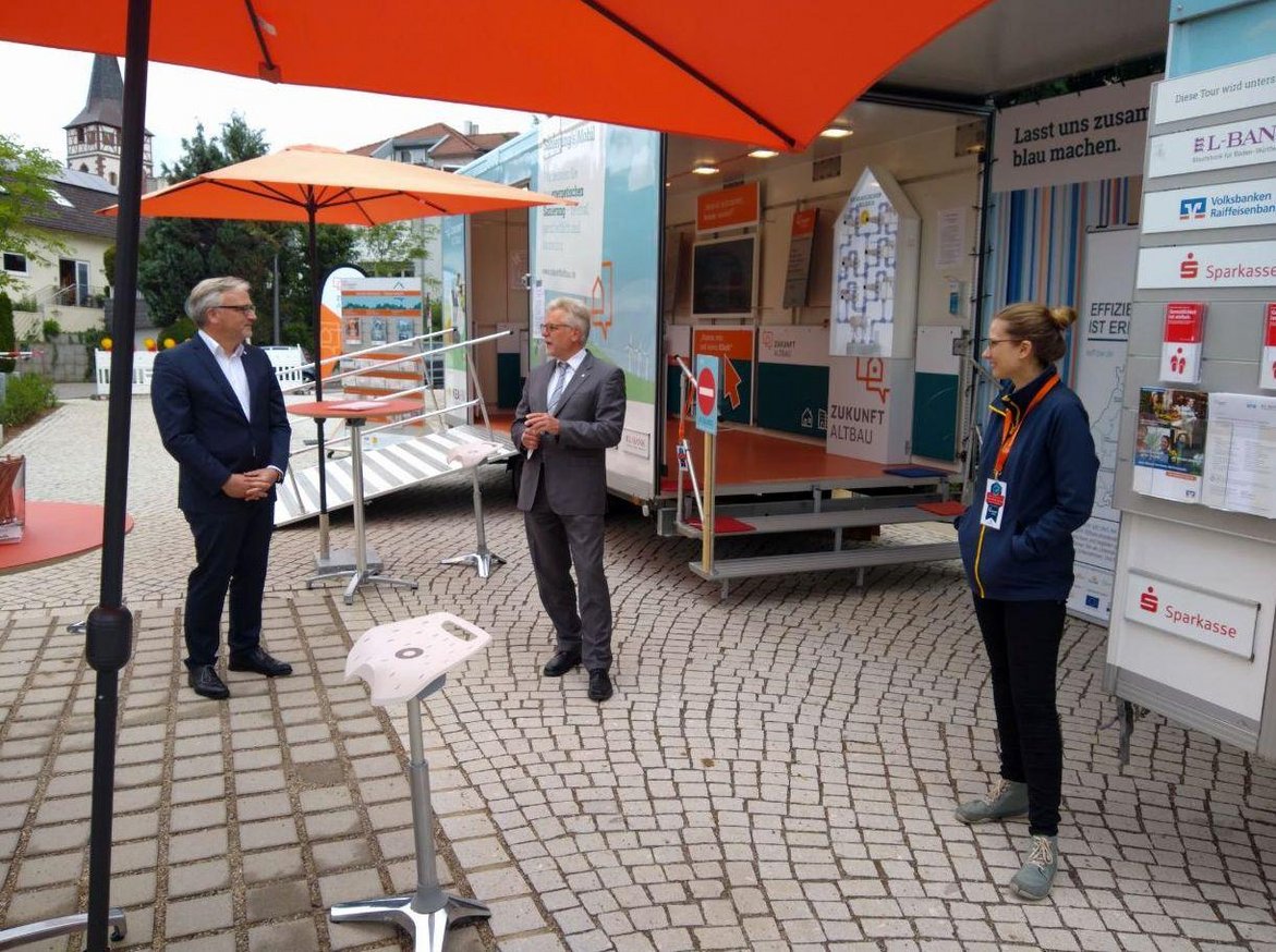 BM Bahmer und OB Makurath am Sanierungsmobil