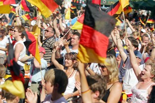 Public Viewing zur WM 2006 auf dem Laien