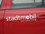 Logo auf einem Carsharing-Auto
