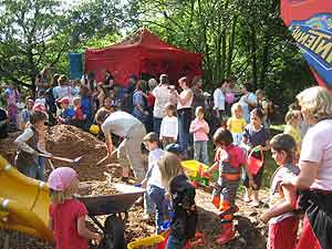 Kinder helfen kräftig mit