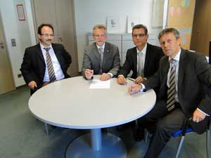 Klaus-Martin Jauch, Notar; Oberbürgermeister Michael Makurath, Stadt Ditzingen; Frank Feil, Kämmerer Stadt Ditzingen; Torsten Schwarz, Geschäftsführer KommunalPartner Beteiligungsgesellschaft.